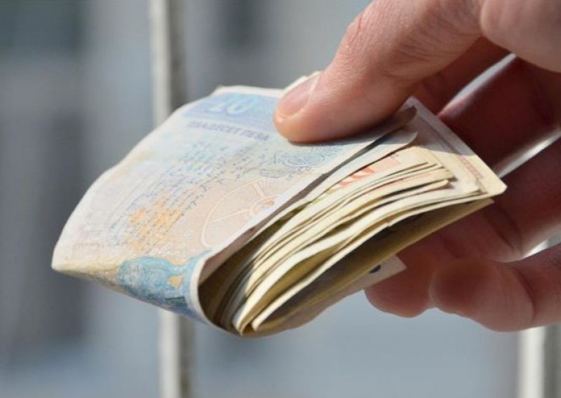 Минималната заплата в Сърбия ще е 580 лева