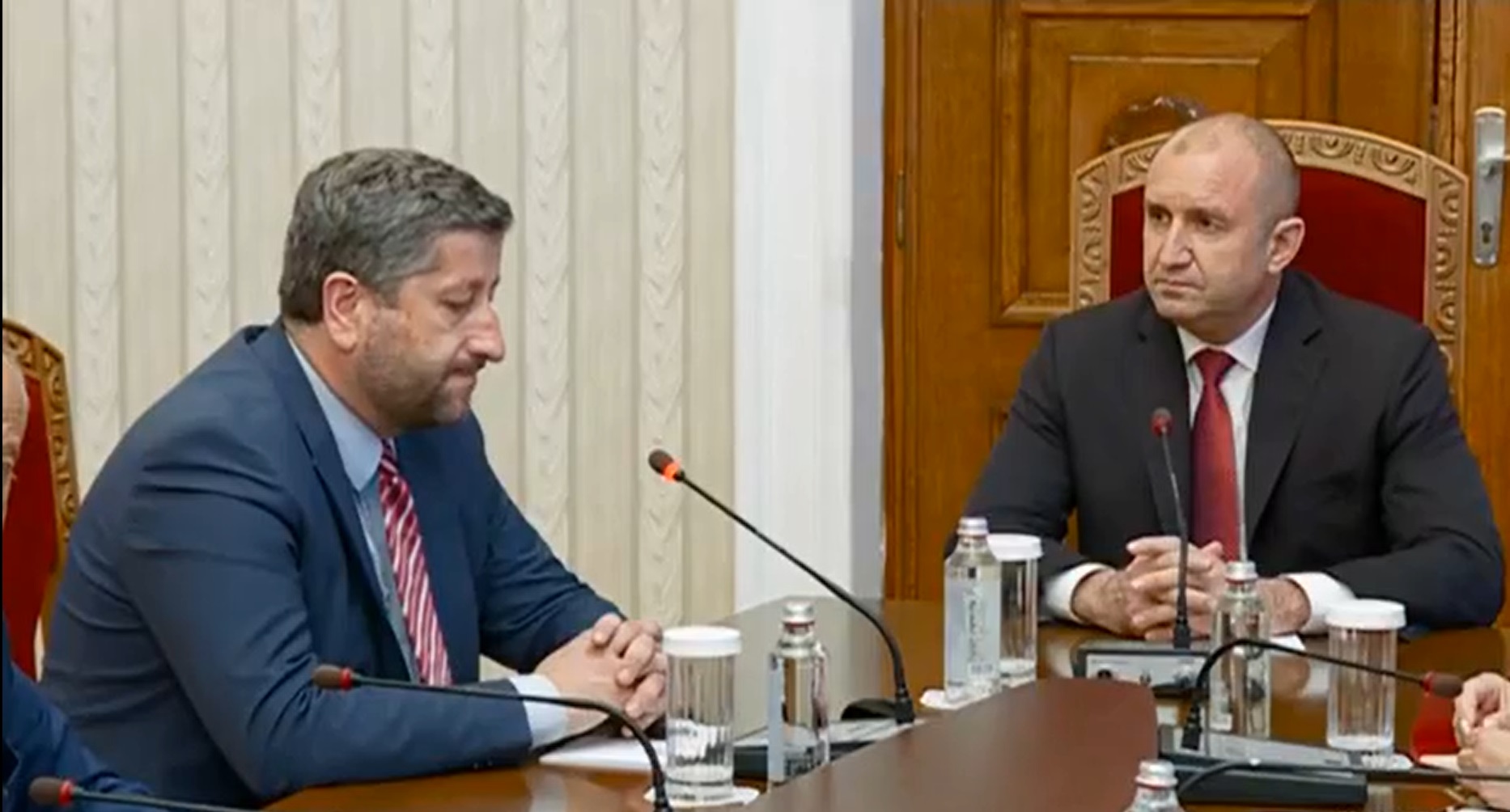 Христо Иванов към Радев: Ключовият елемент е в готовността на колегите от ИТН да влязат в разговор за третия мандат