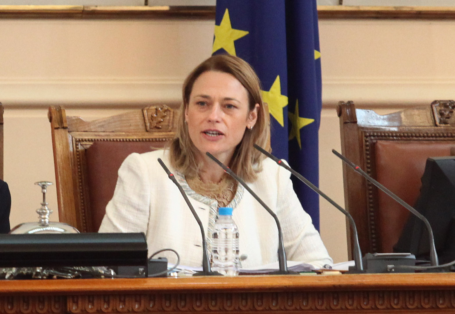 Митева скастри Манолова за популизъм