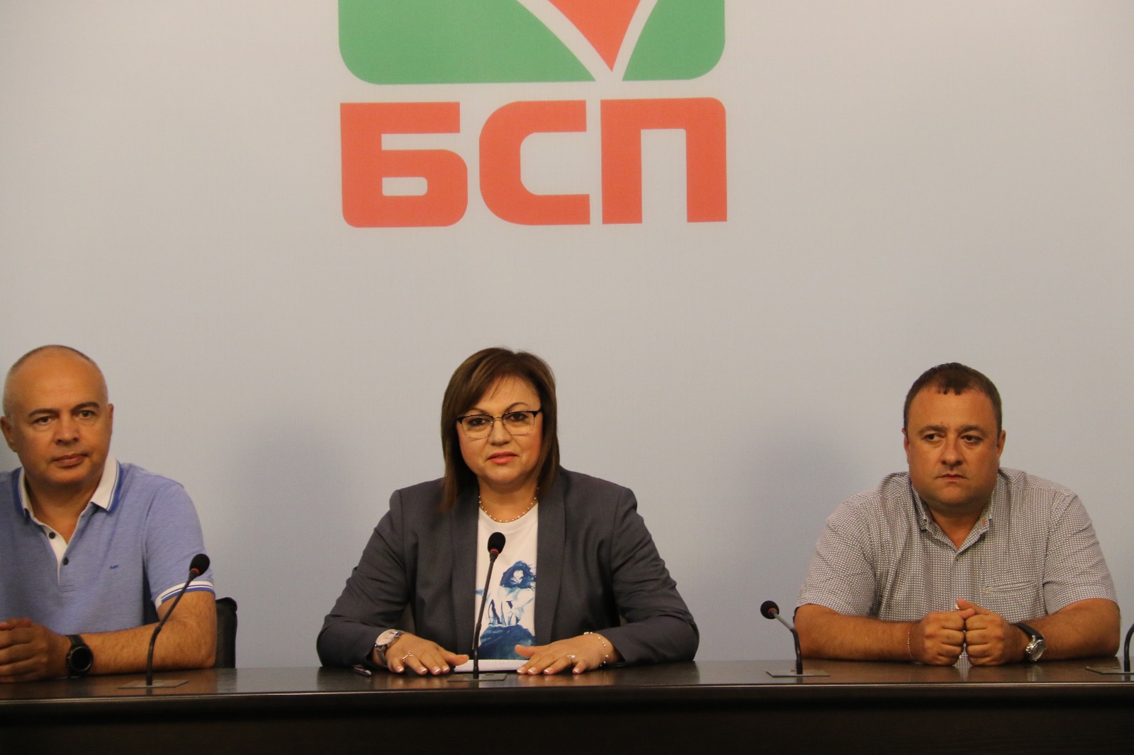 Нинова: Партиите не могат да налагат на президента на кого да връчи третия мандат