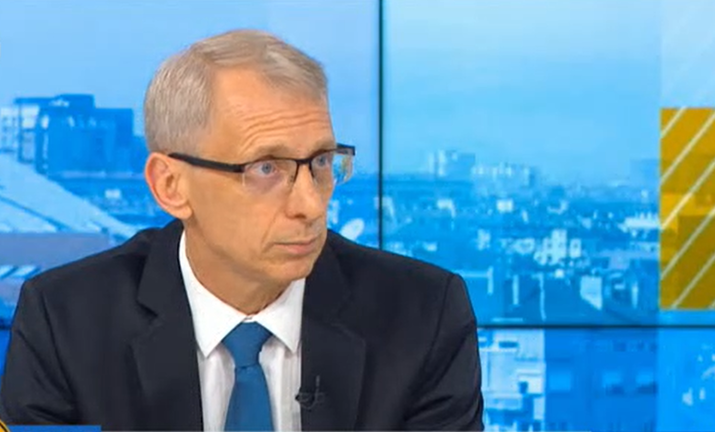 Министър Денков: Учениците ще се тестват регулярно при съгласие от родителите