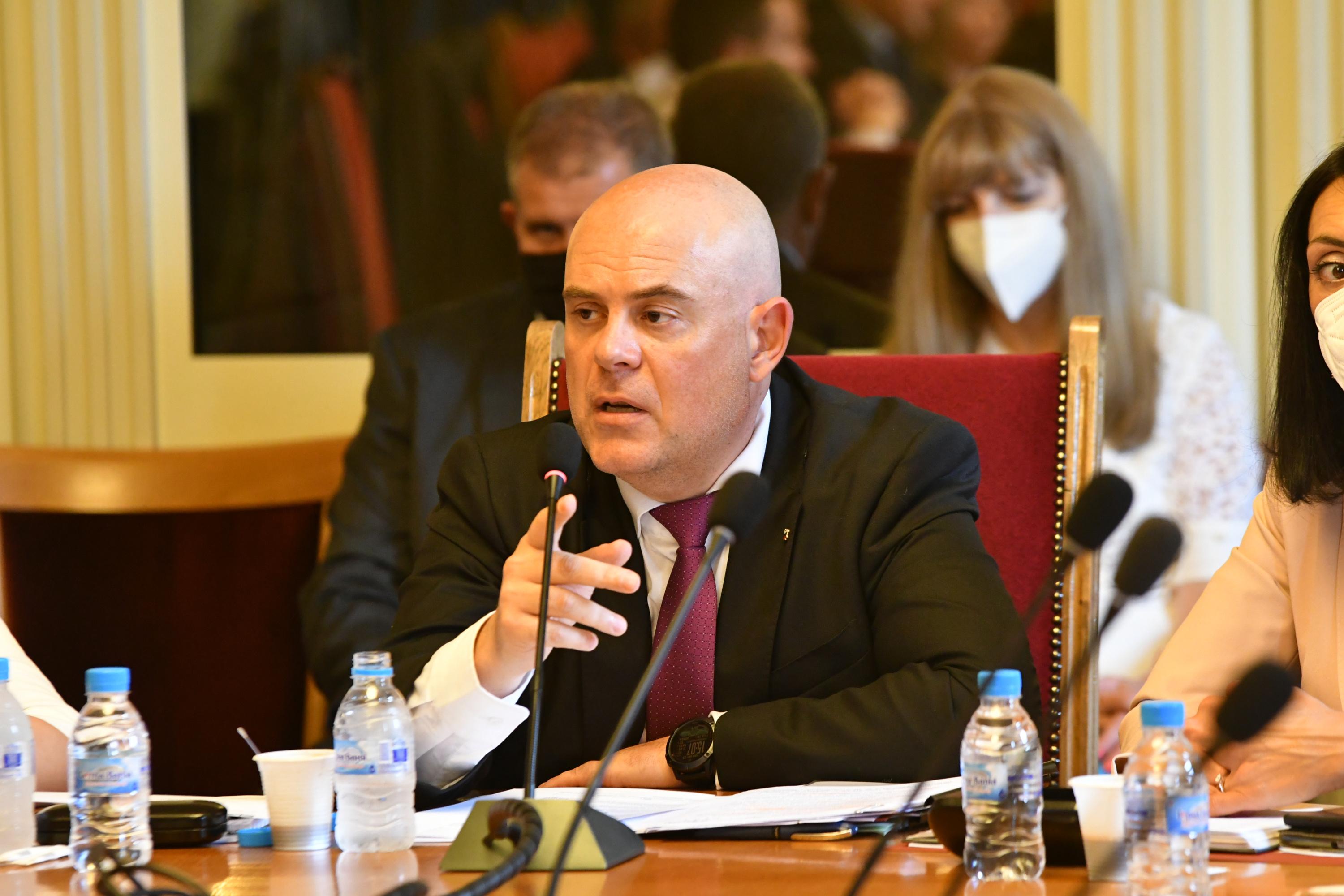 Гешев: Бюрото за защита е ефикасно и ефективно (обзор)