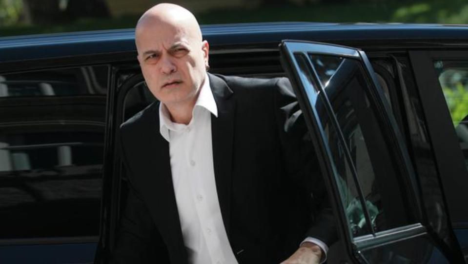 Слави Трифонов с първо телевизионно интервю по БНТ