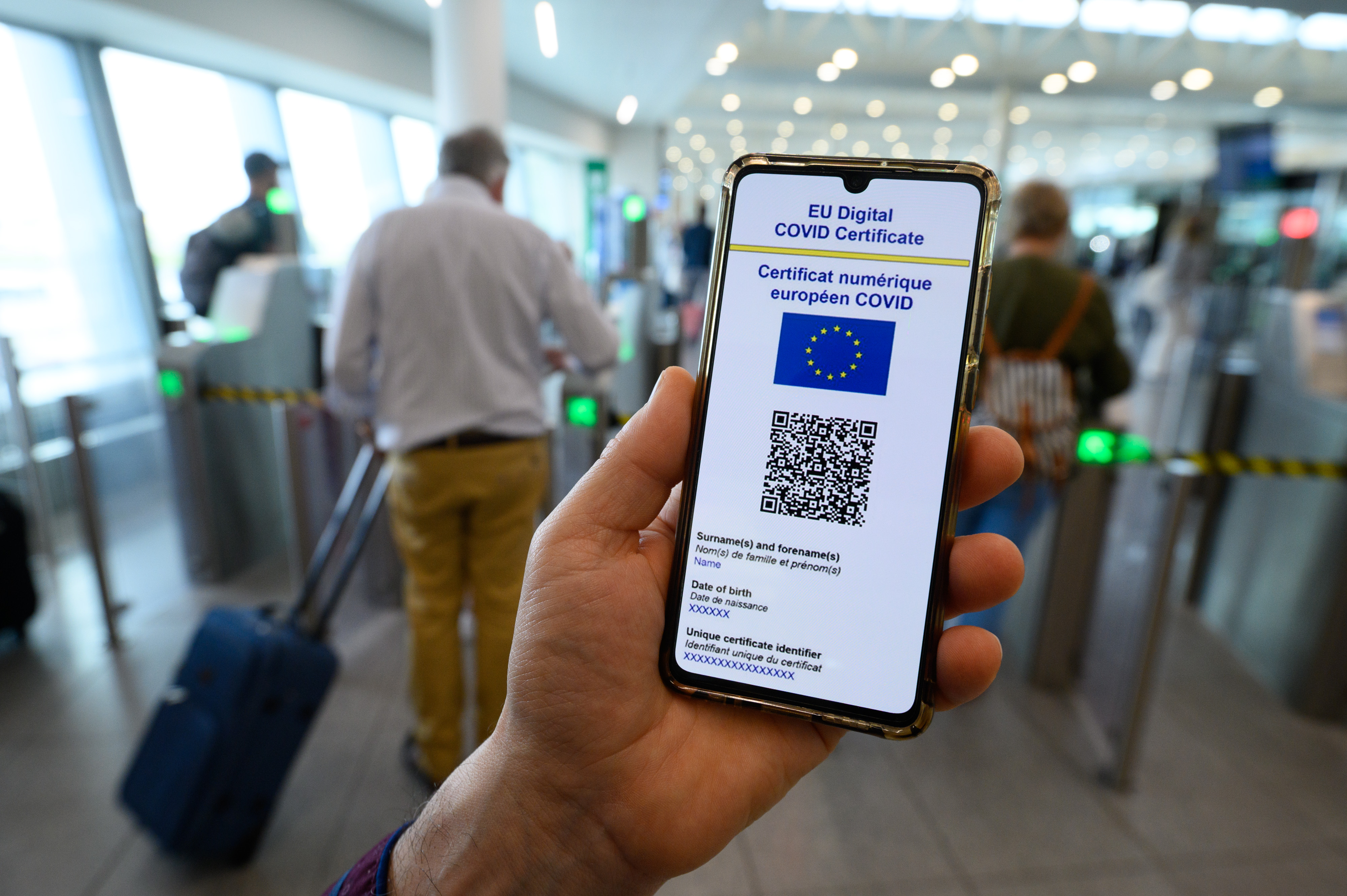 EK: Повече от 350 млн. европейци са получили ковид сертификати