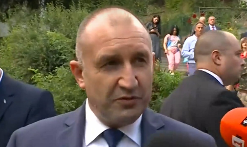 Румен Радев: Всичко е в полето на парламентарно представените партии