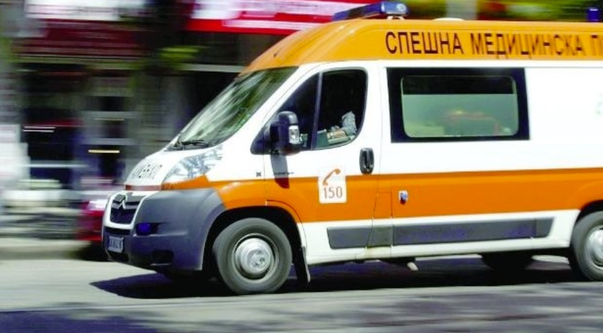 Млад шофьор блъсна две момичета на тротоар във Враца
