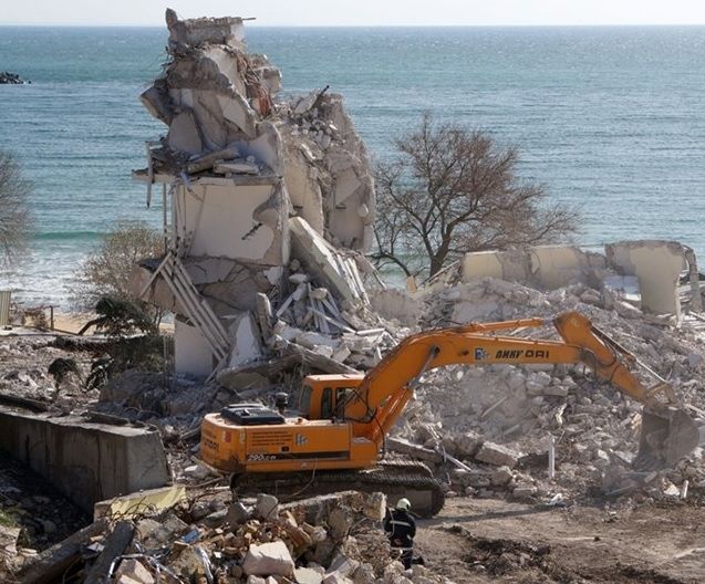 Двама са виновни за срутване на хотел