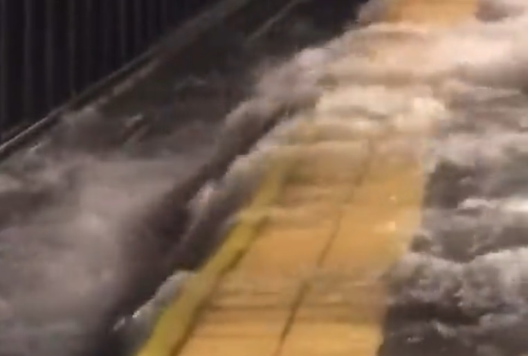 Проливни дъждове и наводнения в Ню Йорк, най-малко седем загинали (ВИДЕО)