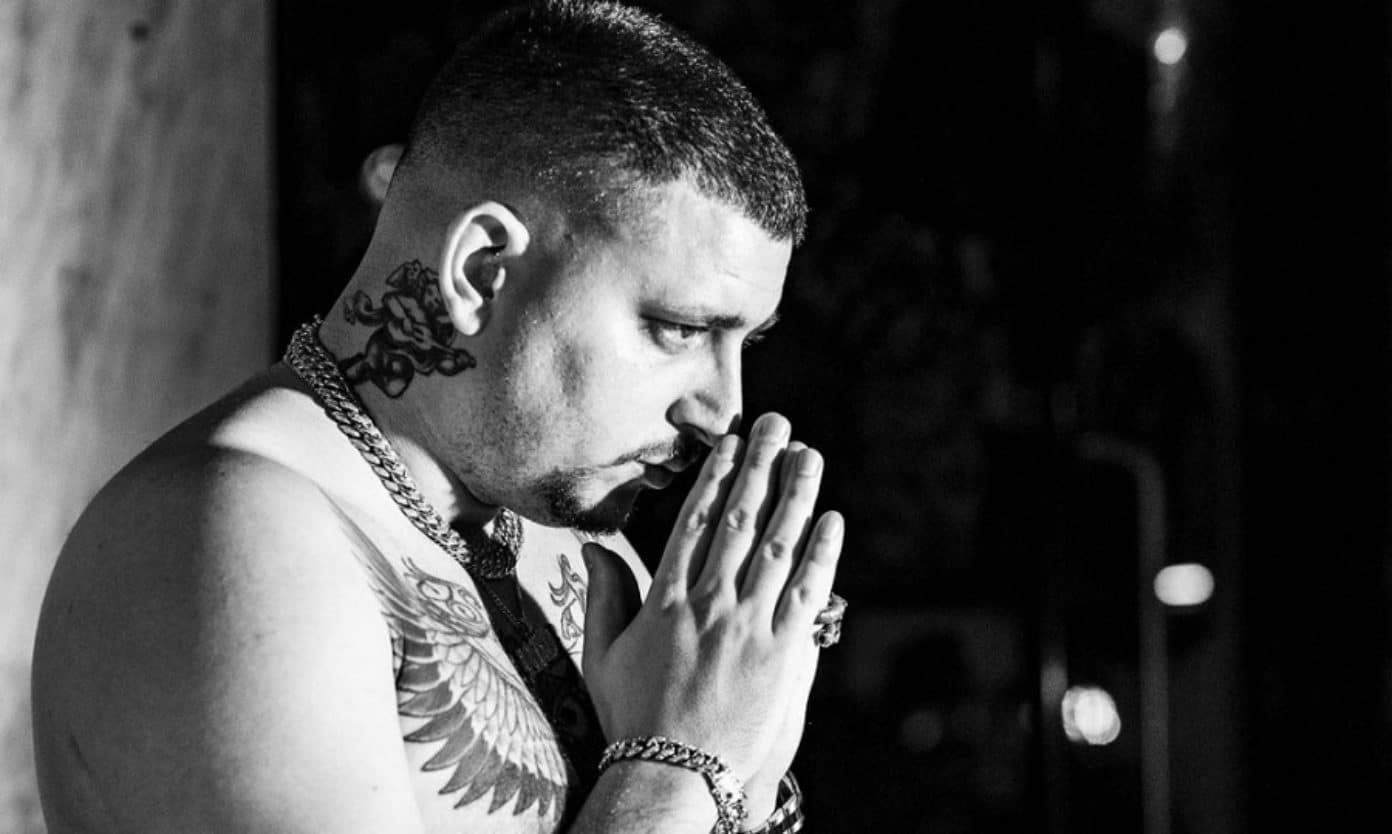 Известният гръцки рапър Mad Clip е загинал в катастрофа