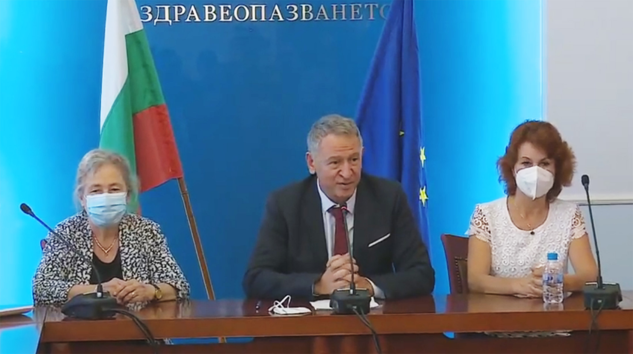 Заповед: До 6 души на маса