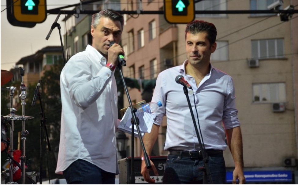 Най-големият обир на национално богатство е в ход