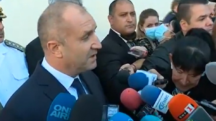 Радев: Парламентът трябва да се мобилизира и да свърши поне част от работата си