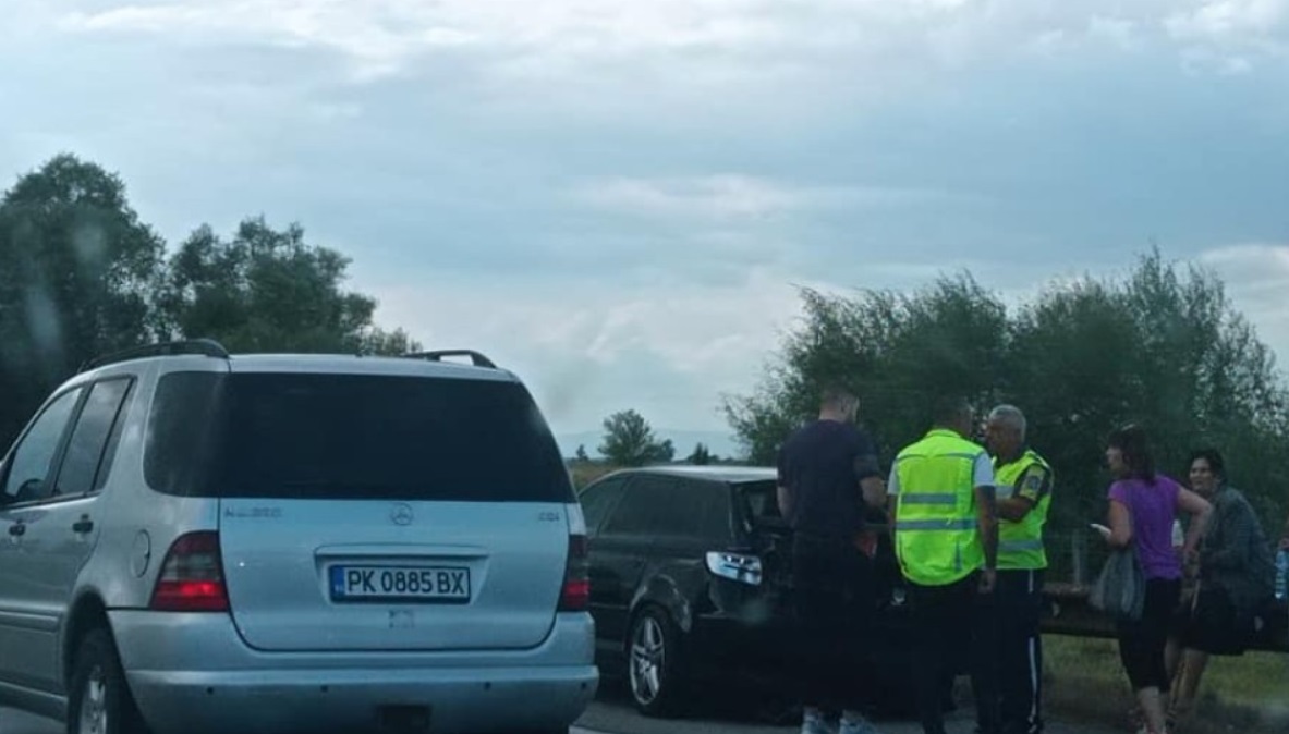 Пет коли се нанизаха на "Тракия", задръстването е над 3 километра