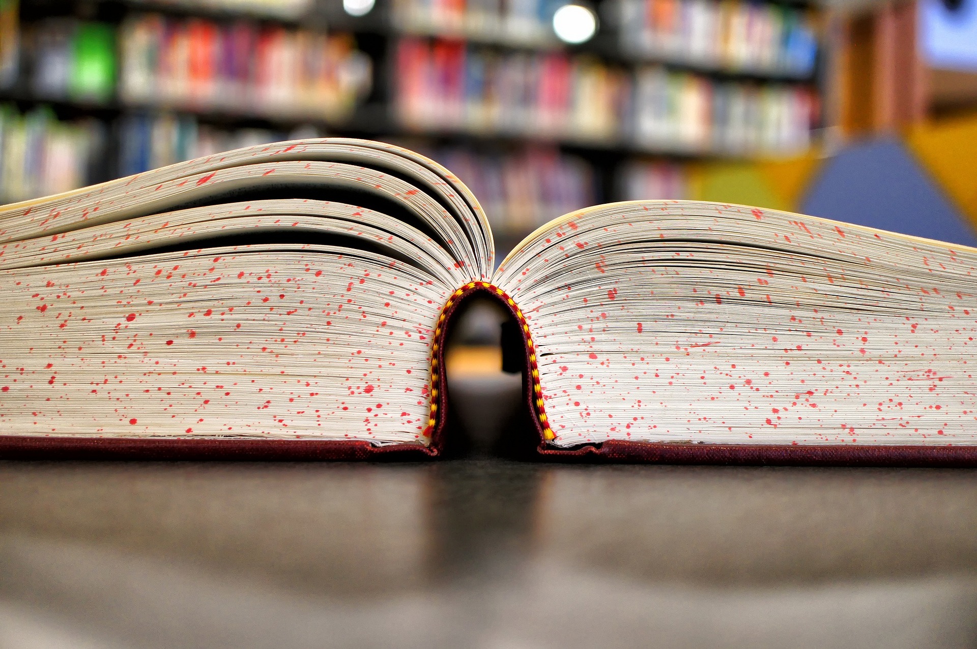 Завеси разделят жените и мъжете в университетите в Афганистан (СНИМКА)