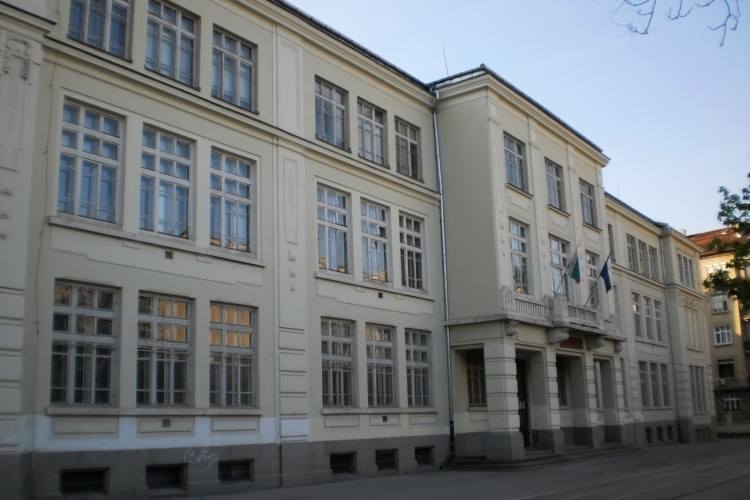 Училищата спестили 118 млн. лева от ток, вода и парно заради дистанционното обучение