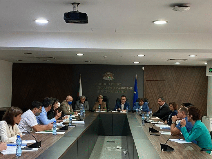 Комитова: Полагаме всички усилия да решим натрупани с години проблеми в МРРБ