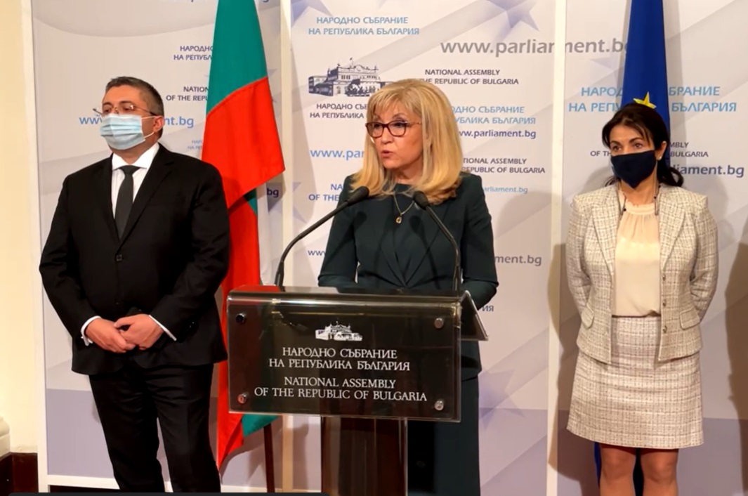 ГЕРБ: Пътните проекти са пред колапс, Комитова си няма хал хабер от държавно управление