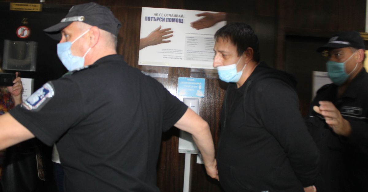 Оставиха в ареста обвинения за палежа на Купола в Благоевград, имало опасност да се укрие