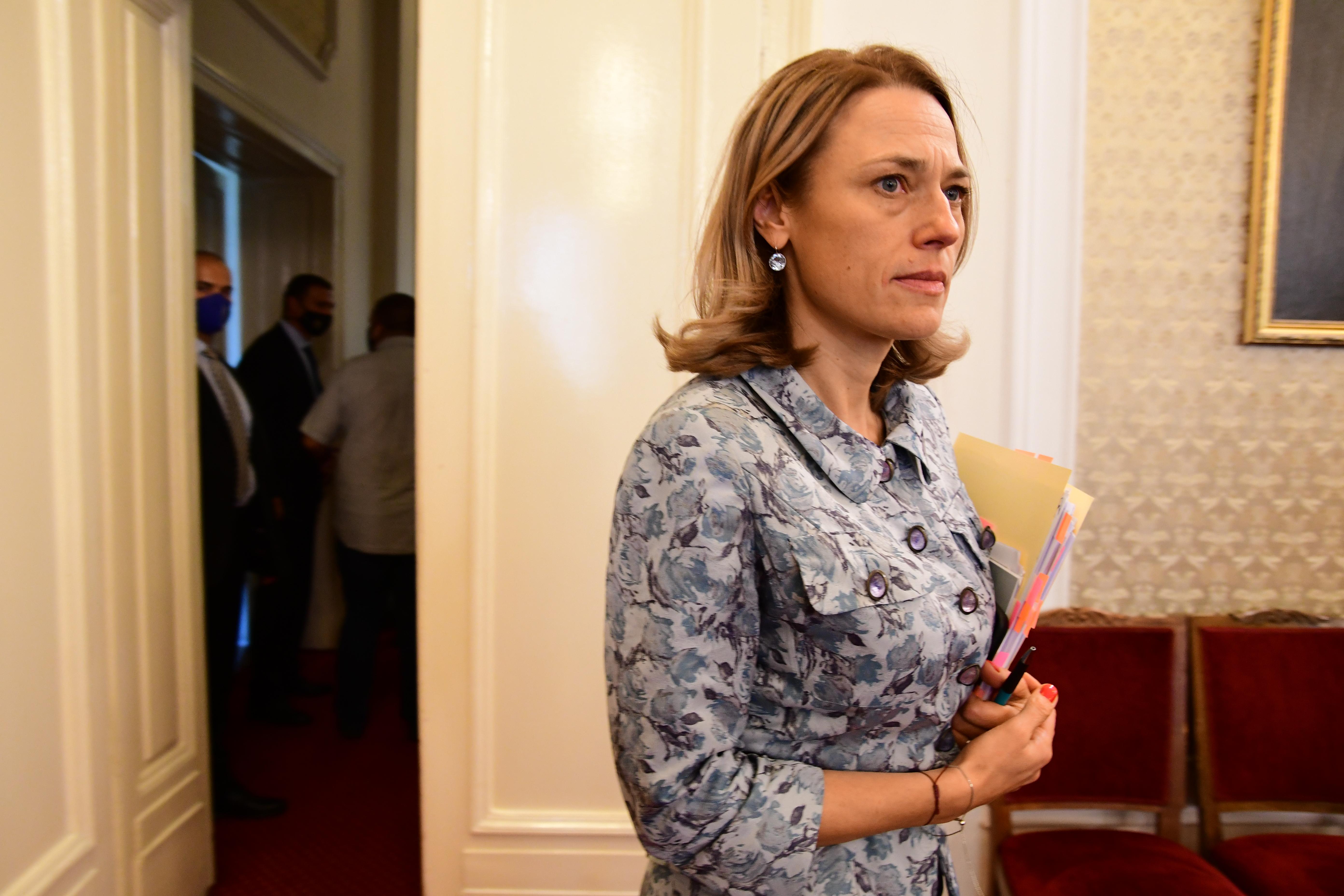 Ива Митева: Мисля, че в сряда, но с дата четвъртък, ще бъде разпуснат парламентът
