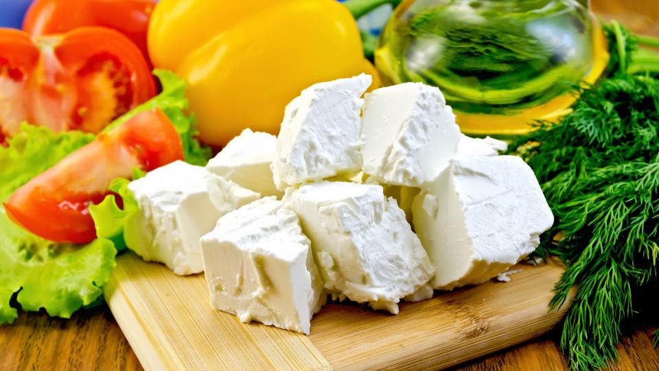Вместо сирене правят продукти с палма