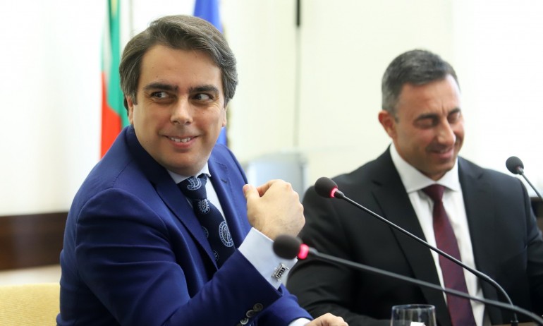 Шефът на НАП знаел, че продава фирма с ДДС-задължения