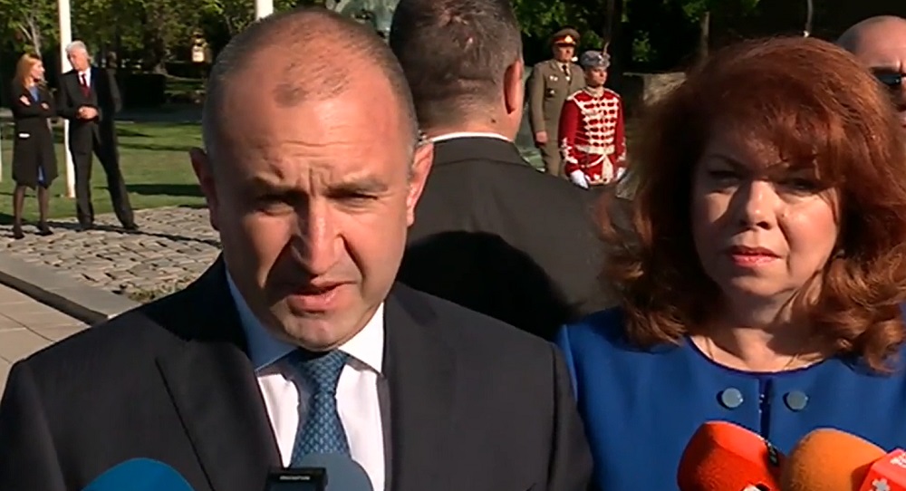 Комитет от хора с "най-различни политически цветове" ще издигне Радев и Йотова за втори мандат