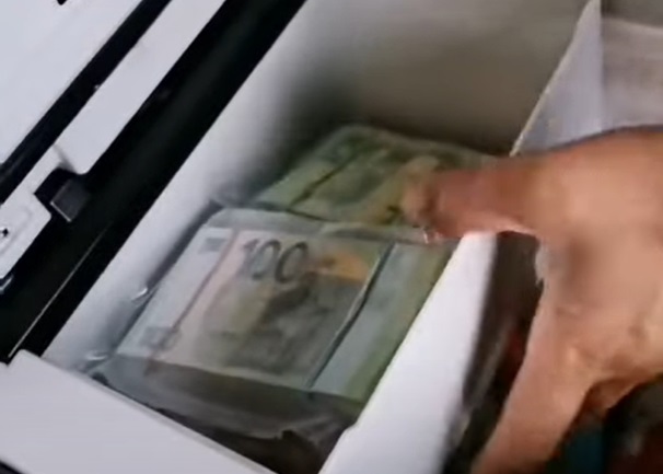 Митничари откриха над 400 хил. евро в хладилник на турски тир (ВИДЕО)