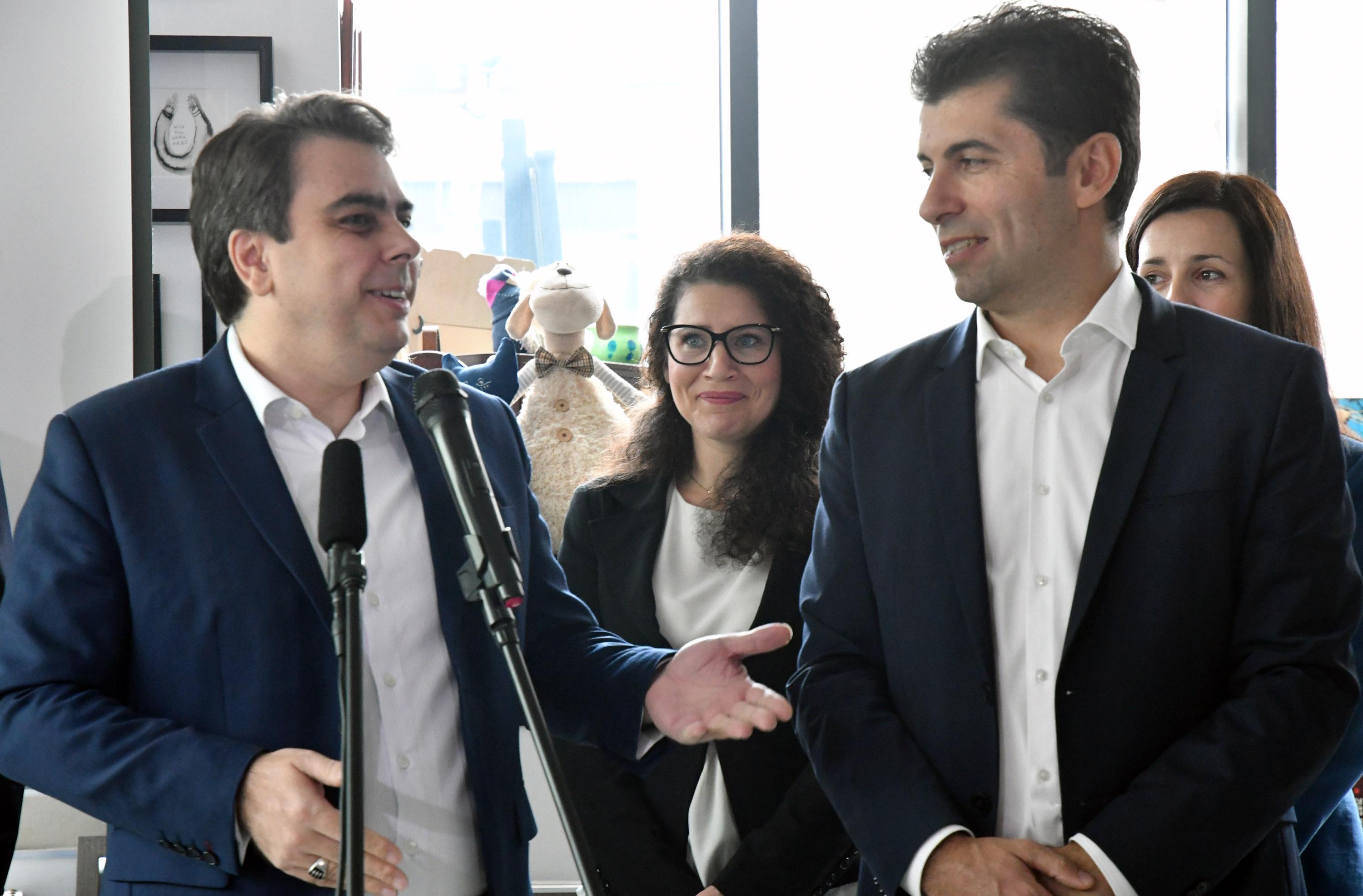 „Волт“ и „Средна европейска класа“ създават коалицията „Продължаваме Промяната“ на Петков и Василев