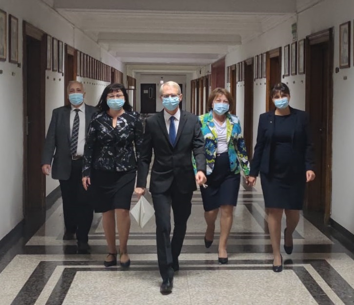 0,71% учители под карантина към 20 септември