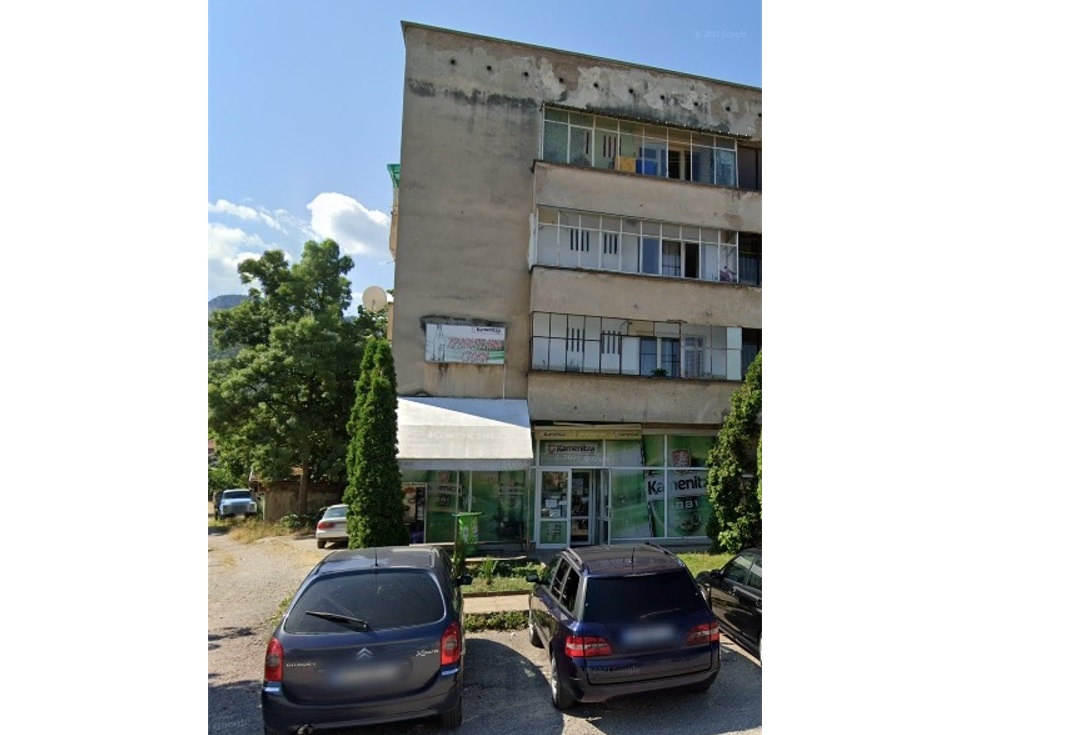 Младеж загина в пламнала бакалия