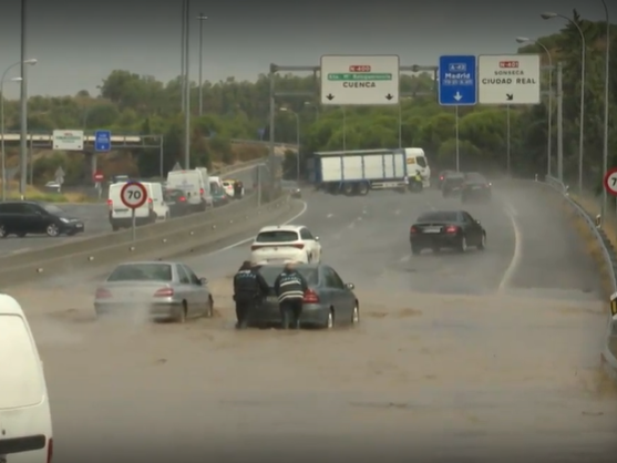 Град в Испания е под вода след силна буря