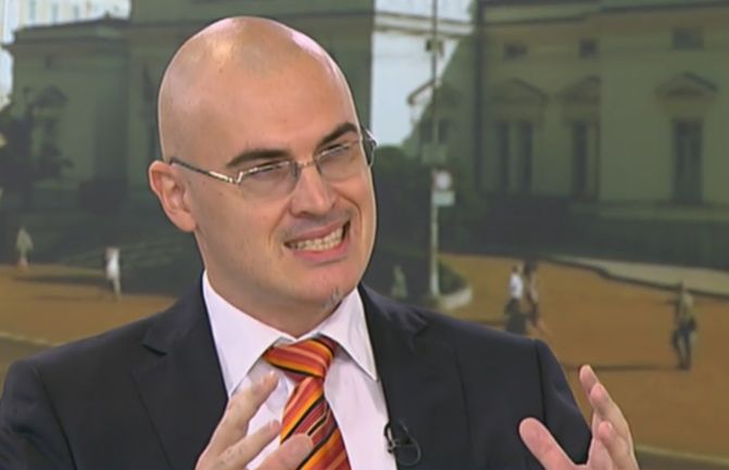 Освобождават Петър Илиев от СУ заради плагиатство (обзор)