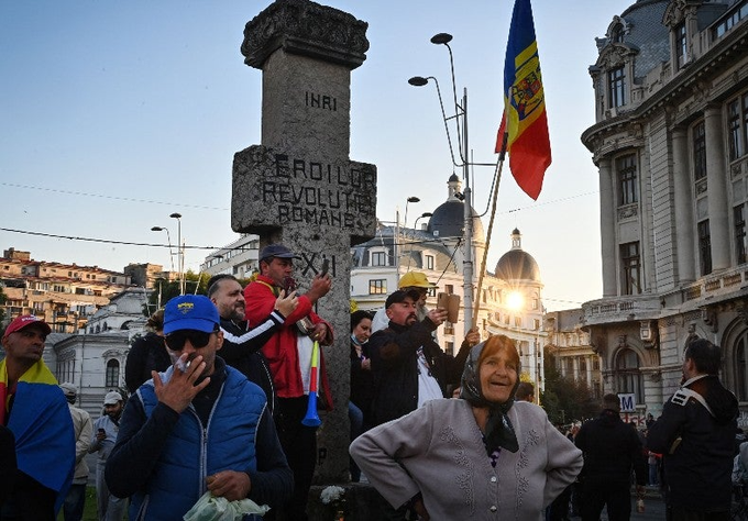 Хиляди протестираха в Румъния срещу задължителната ваксинация и правителството (ВИДЕО)