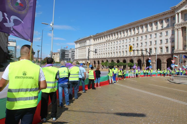 Пътни строители утре на протест пред МРРБ