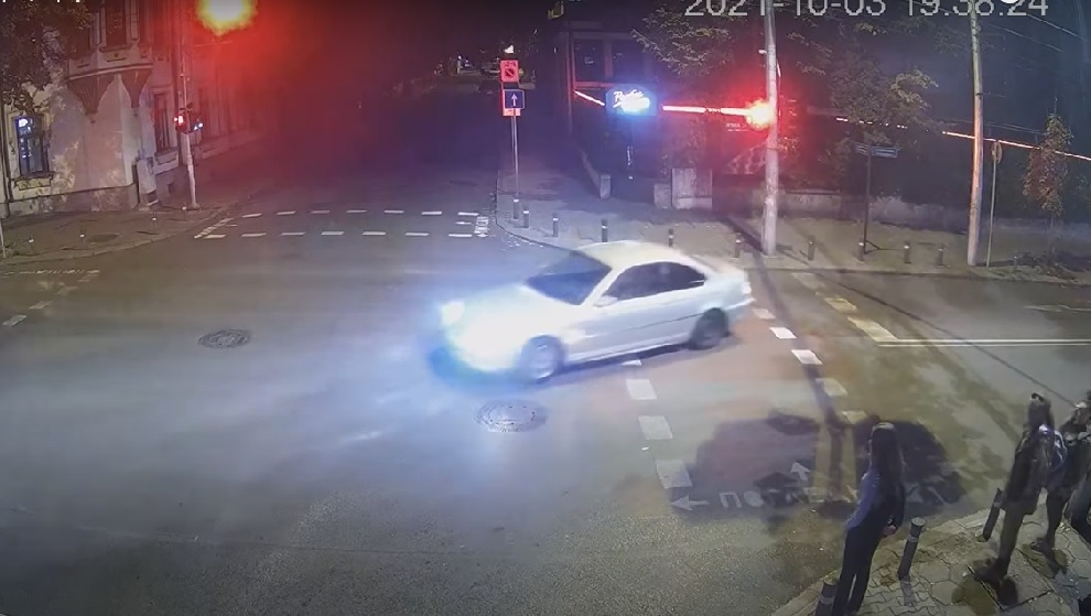 Вижте кадри от тежката катастрофа с моторист в Стара Загора (ВИДЕО)