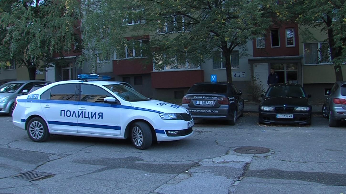 Студент уби родителите си и запали телата им (обзор)