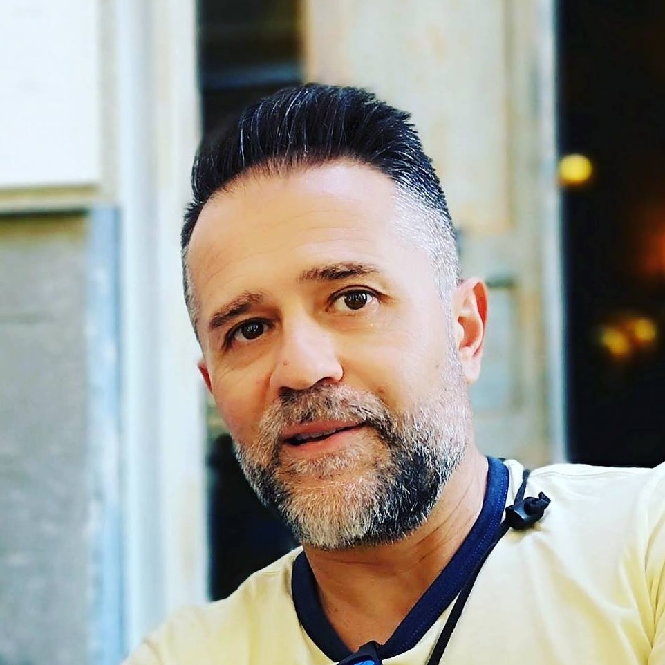 Иван Кирилов Иванов, преподавател по Социална психология във Великотърновския университет:  В политиката все по-често влизат нарцистични, параноидни и хистерични личности