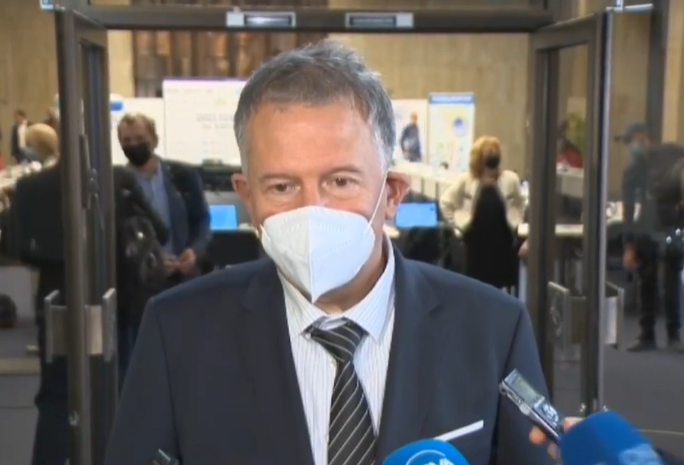 Стойчо Кацаров: Ако броят на заразените продължава да се увеличава, може да се наложат допълнителни мерки (ВИДЕО)