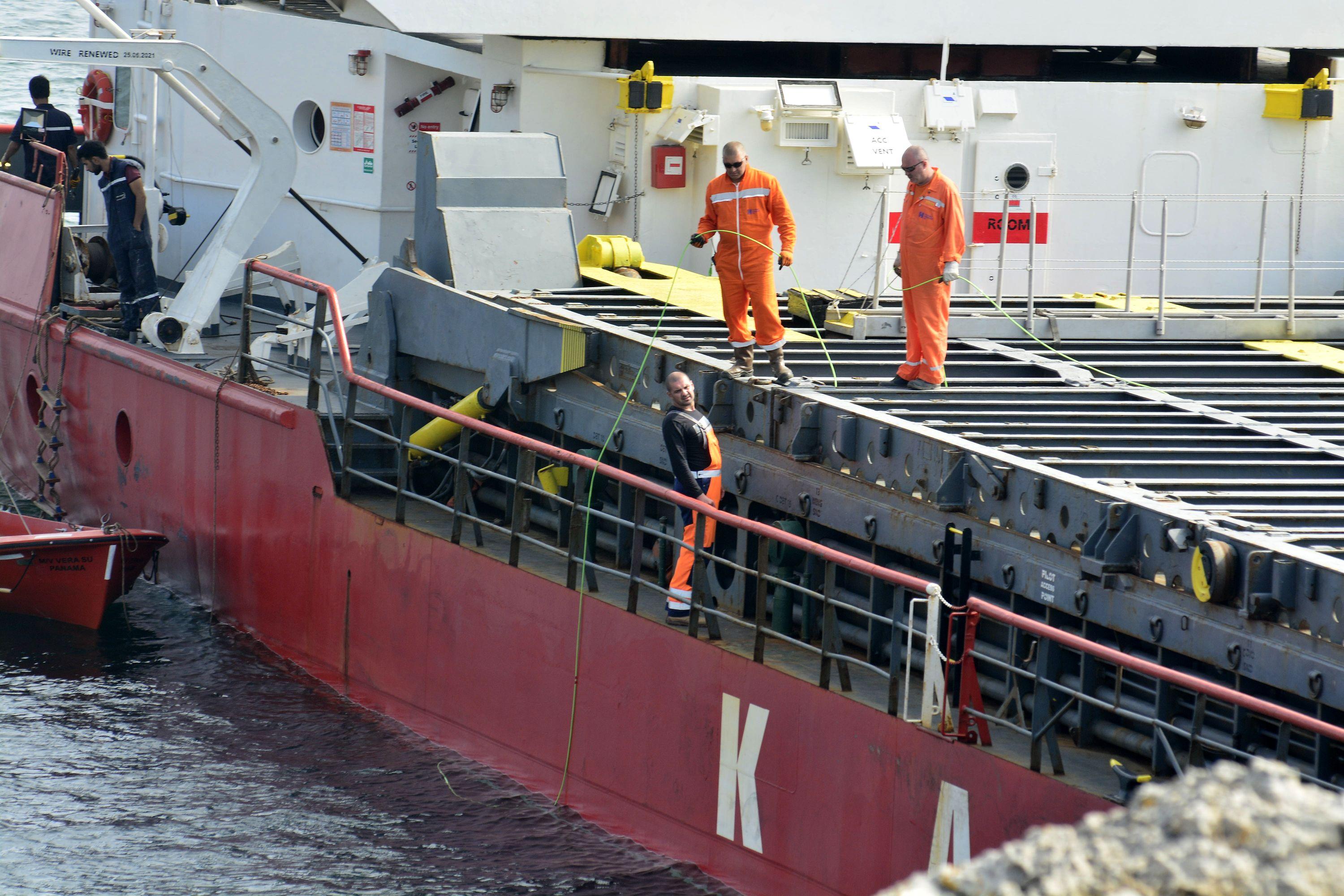 Моряците от "Вера Су" няма да бъдат карантинирани