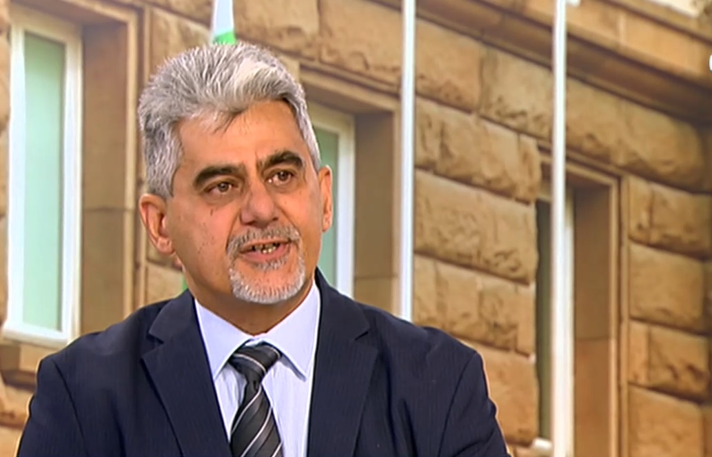 Доц. Михов: Великотърновският университет печата дипломи на италианци, които не са виждали