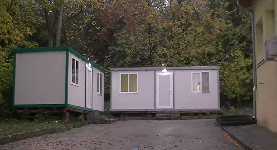 Настаняват във фургони болните с Covid-19 в Бяла заради недостиг на легла