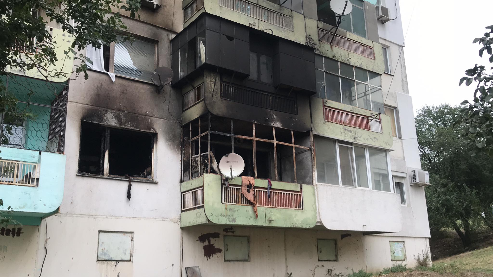 Пожарът, убил двете деца във Варна, лумнал в тяхната стая