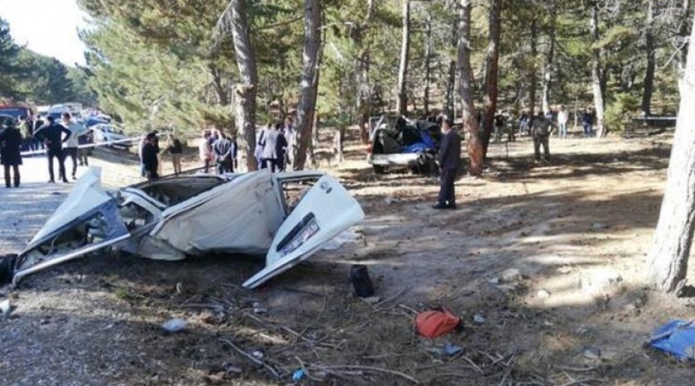 Петима души, сред които и деца, загинаха при катастрофа на училищен автобус в Турция