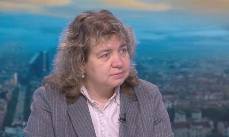 Доц. Киселова: Трябва да се изследва всеки един от актовете, подписани от Кирил Петков