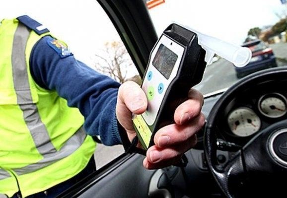 Шофьор на 3,26 промила изпреварва и удря автомобил
