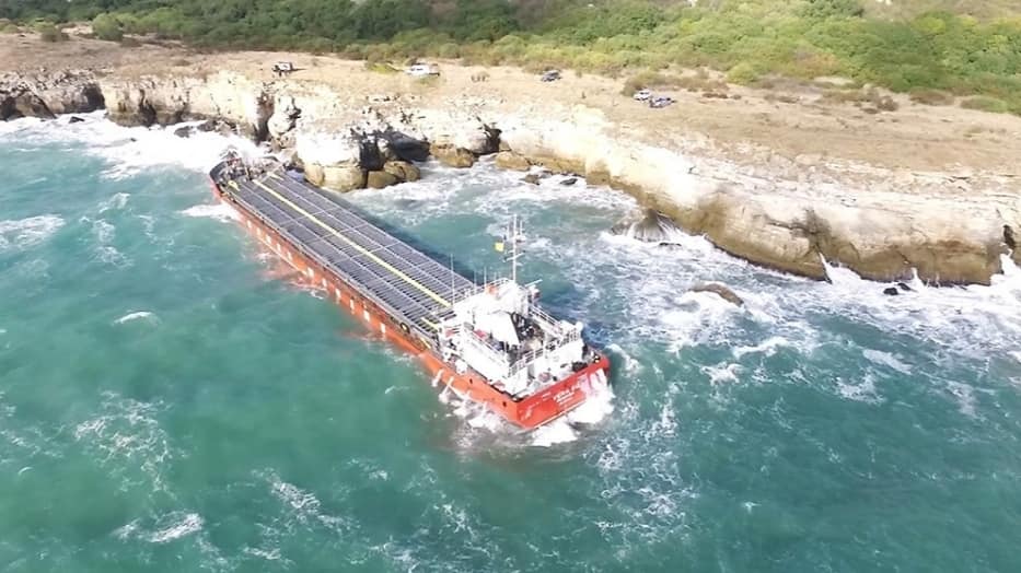 Започна операцията по разтоварване на "Vera Su" 