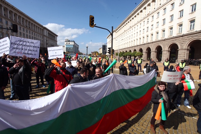 Компенсации за скъпия ток за фирмите в октомврийските сметки