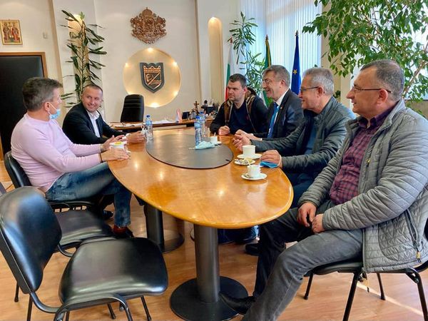 Мустафа Карадайъ, Делян Пеевски и Йордан Цонев се срещнаха с кмета на Пазарджик