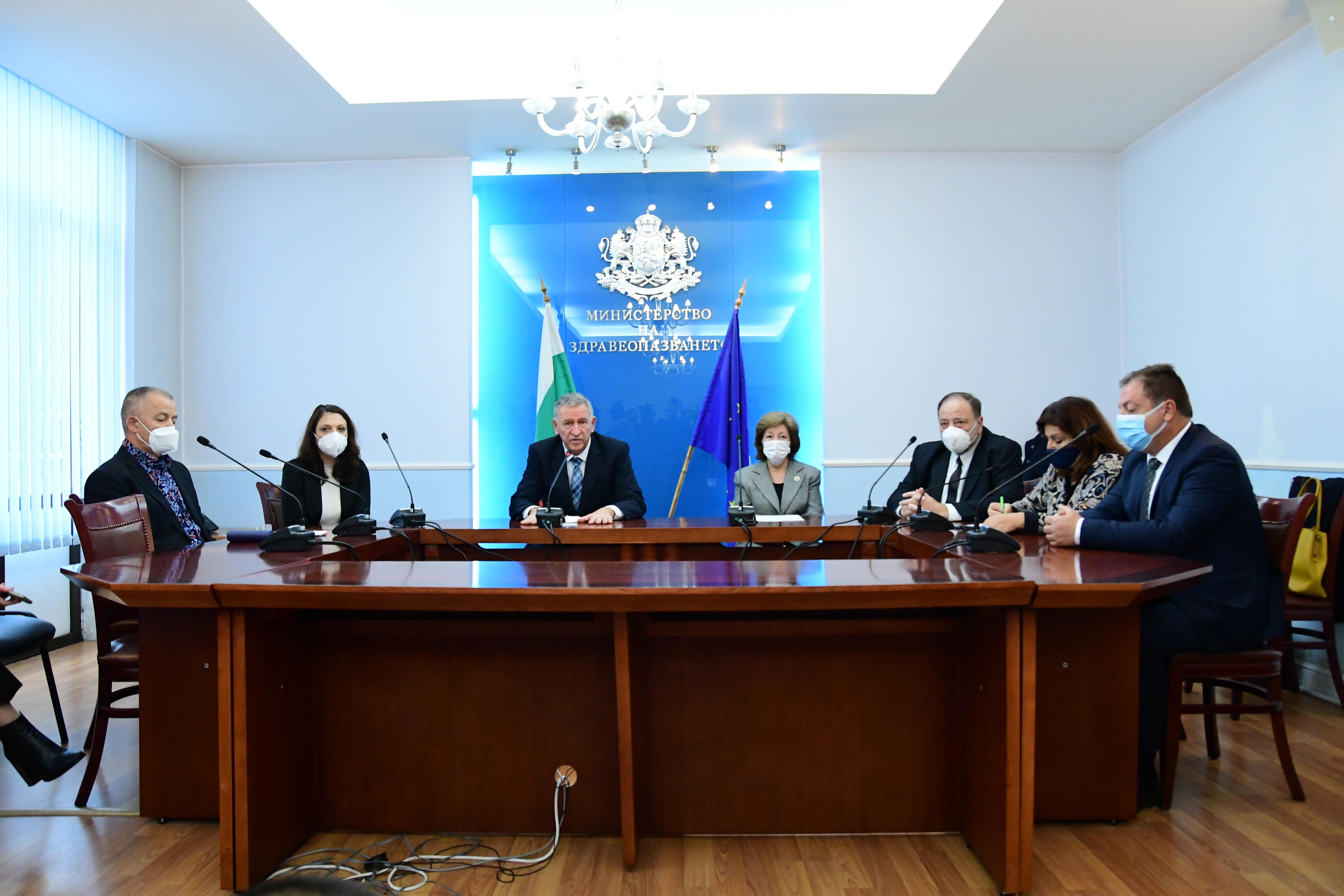 Кацаров за Covid-19: Ситуацията е критична