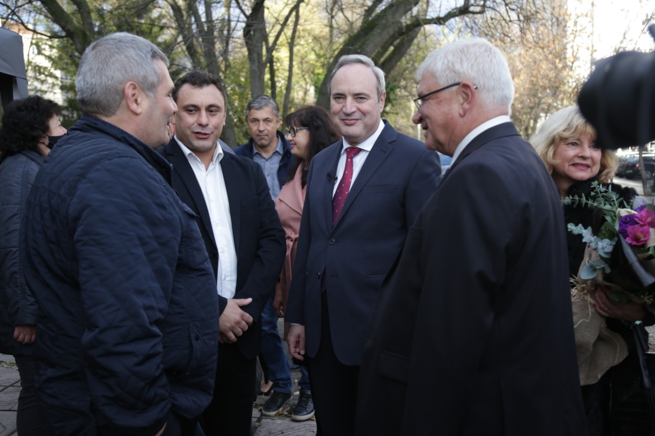 Проф. Герджиков: Правителството е безпомощно да се справи с образователната криза